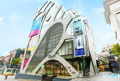 상상마당 영화사업 축소 논란…직원 8명 중 1명 남아