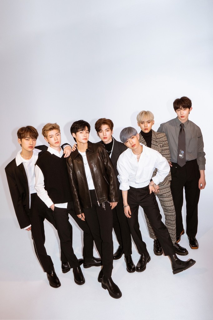 내년 활약할 K팝 신인은…레전드 스타·글로벌 음반사 제작 참여