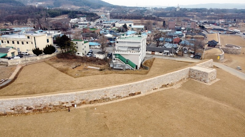 당진 면천읍성 서남치성 구간 복원 완료…각자성돌도 발견