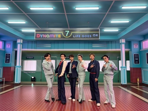 BTS wins special award at Japan Record Awards