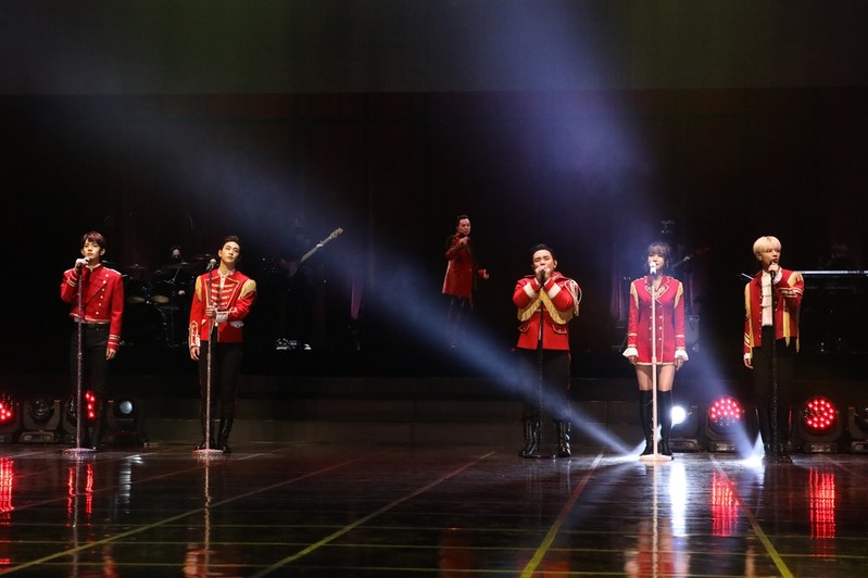 홀로그램으로 부활한 신해철, 빅히트 가수들과 시공초월 무대