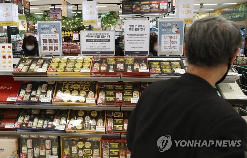 설 선물 세트도 변화…이마트 "샤인머스캣·한우구이 선호 늘어"