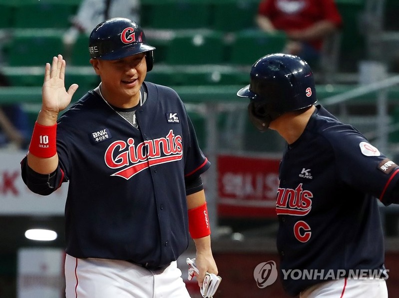 해 넘긴 롯데-이대호 FA 협상…'최동원 트라우마'와 현실 사이