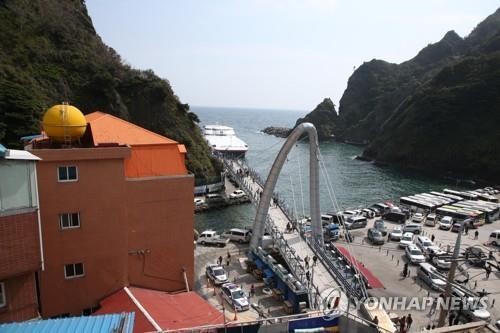 울릉도 관광객 '반 토막'…독도 관광객은 ⅓로 줄어