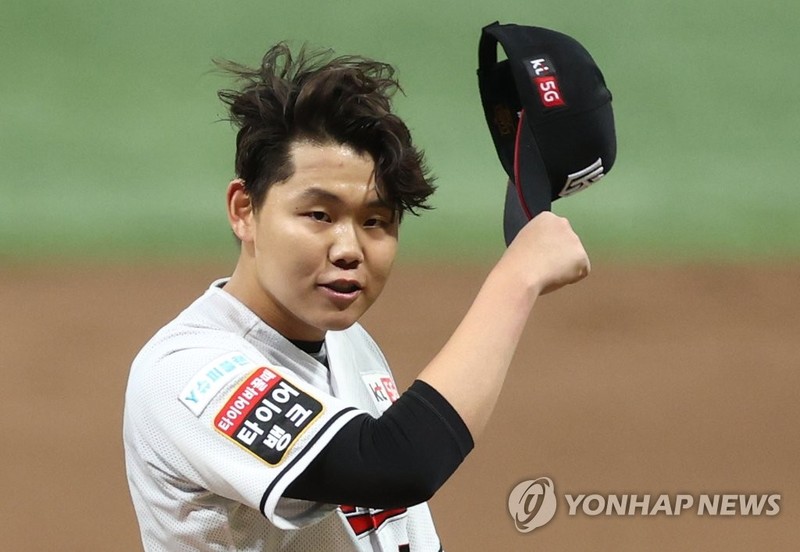 kt 소형준, 연봉 419% 올라 1억4천만원…고졸 2년차 최고(종합)