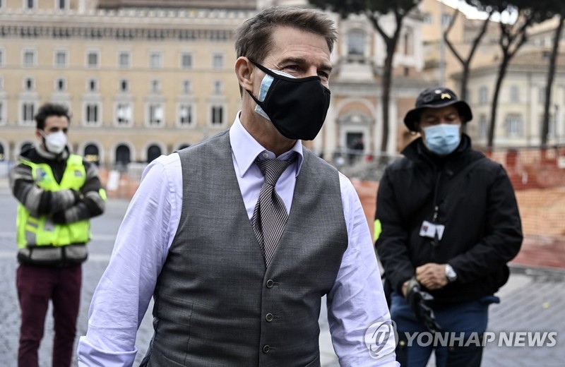 "방역지침 잘 지키나 보자" 톰 크루즈, 촬영장에 감시 로봇 투입