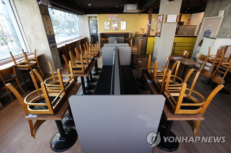 (3rd LD) S. Korea extends current social distancing level for 2 weeks, eases restrictions on cafes, gyms