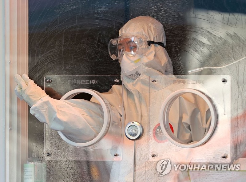 (LEAD) New virus cases in 500s for 6th day; tougher curbs partially eased