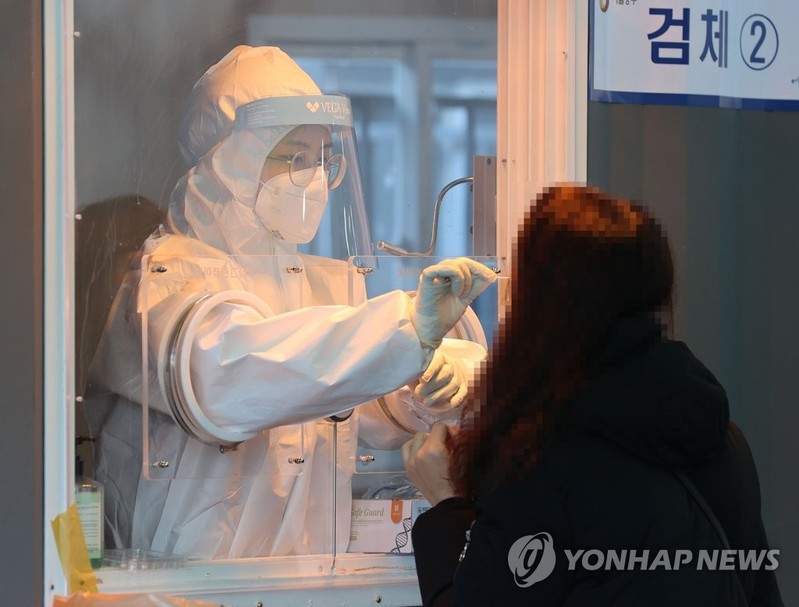 (LEAD) New infection cases under 400 for 2nd day; virus curve sliding downhill