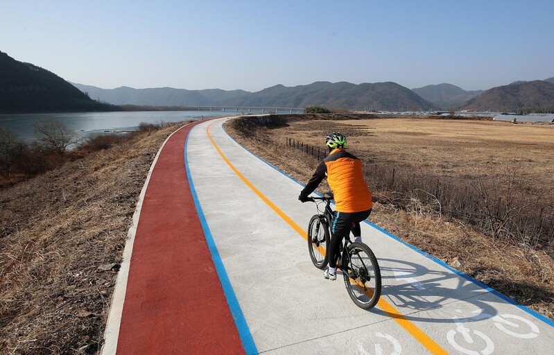 산청군, '경호강 100리 자전거도로·걷기길' 첫 구간 완공