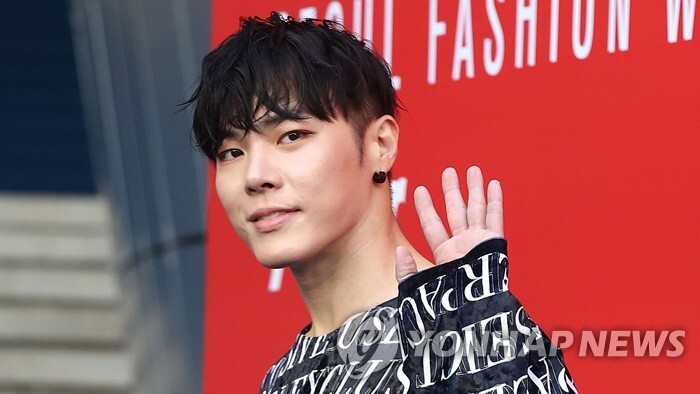 프로포폴 투약 가수 휘성 징역 3년 구형…"공소 사실 인정"(종합)