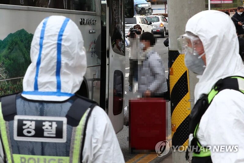 (LEAD) New virus cases over 400 again on cluster infections