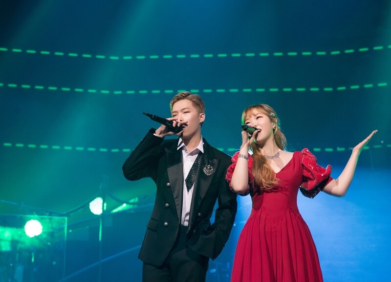 Sibling duo AKMU renews contract with YG Entertainment