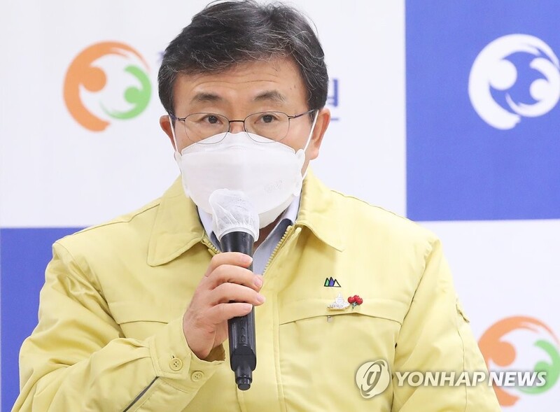 Health minister under self-quarantine after contact with virus-infected employee