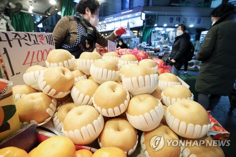 "설 차례상, 전통시장 24만원·대형마트 34만원…최대 18%↑"(종합)