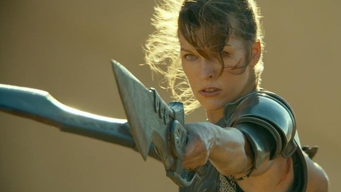 여전사 밀라 요보비치의 '끝판왕 깨기'…영화 '몬스터 헌터'