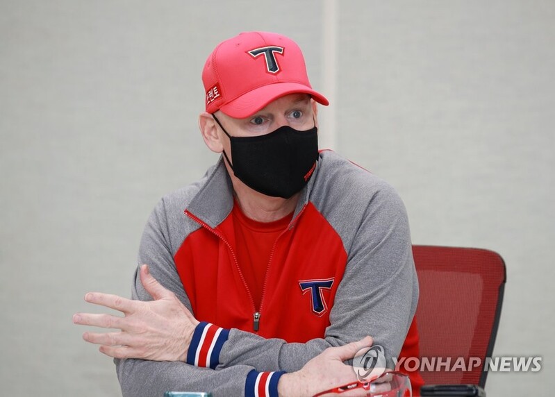 KBO club manager fully supportive of former ace chasing MLB dreams