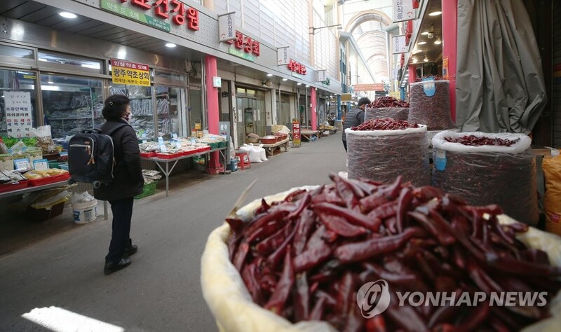 New virus cases over 400 again on pileup of cluster infections