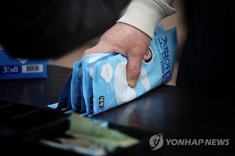 Swindler sentenced to 2 yrs in prison for mask-related fraud