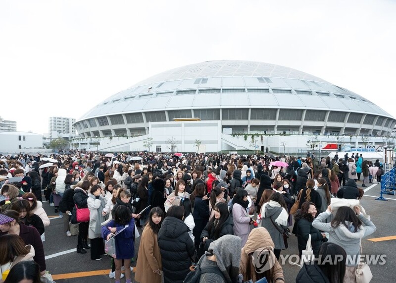 팬데믹으로 가속하는 K팝 새판짜기…격전장은 '온라인'