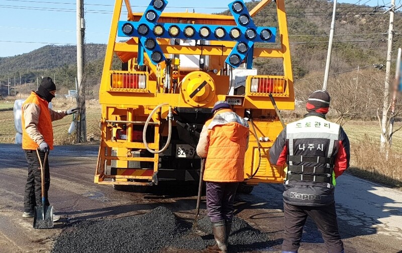 나주시, 포트홀 보수 등 설맞이 대대적 도로 정비