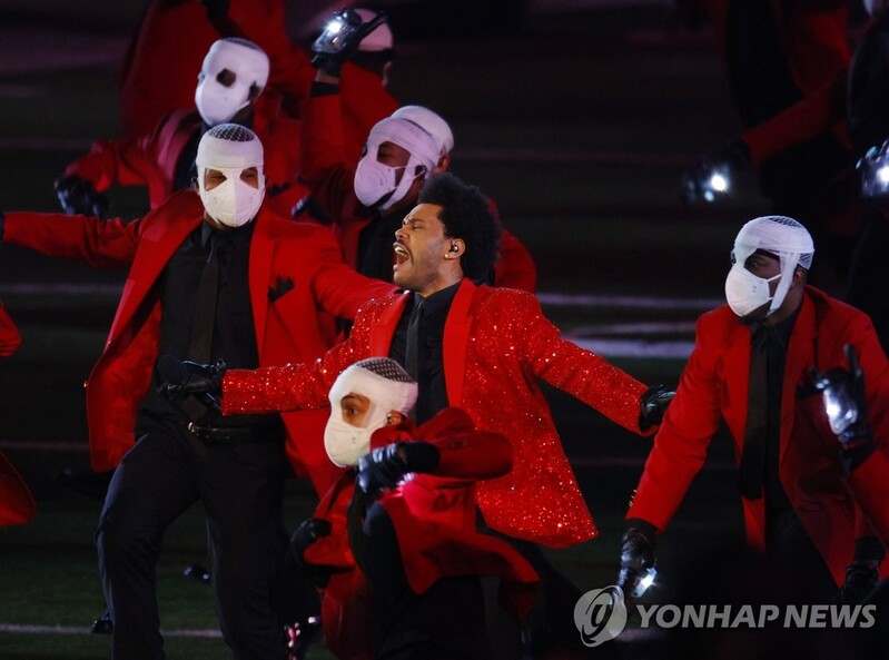 팝스타 위켄드, 사비 78억원 들여 슈퍼볼 하프타임쇼 무대