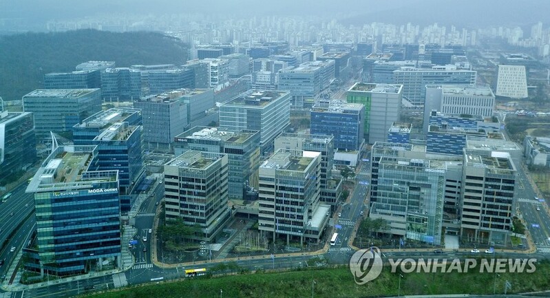 확률형아이템 법제화 추진에…게임업계 "영업 비밀"