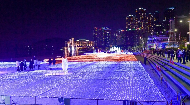 거리두기 1.5단계 하향에 부산 겨울축제 기지개