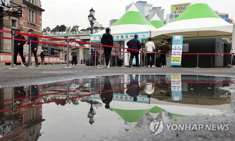 (4th LD) New infections in 300s for 3rd day; distancing rules eased for small businesses