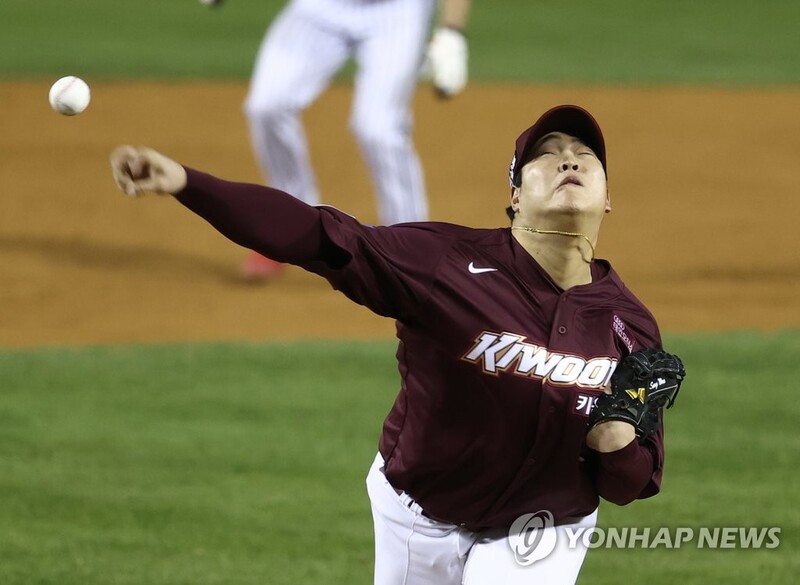 KBO's reigning saves leader ruled out for 12 weeks with ankle injury