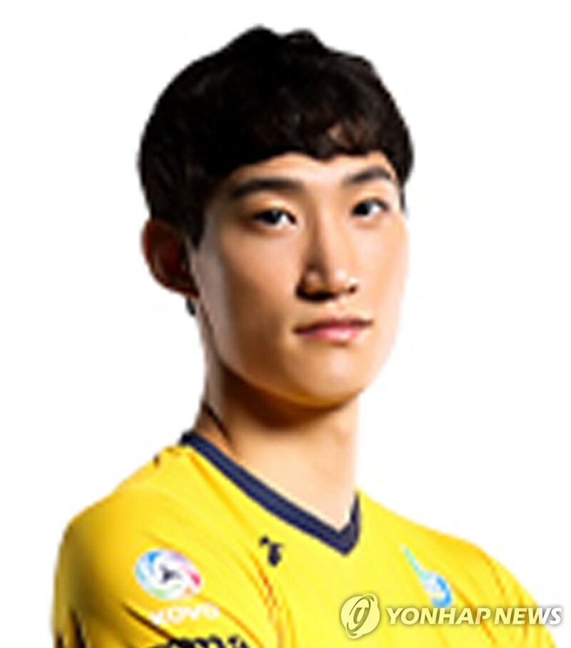 (LEAD) Men's volleyball league suspended for 2 weeks after player tests positive for COVID-19