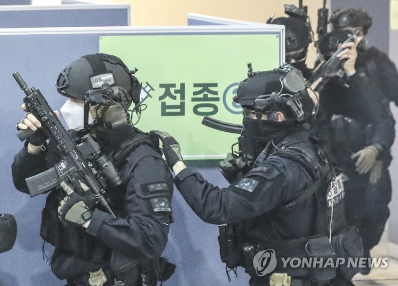 (LEAD) New virus cases bounce back to over 400 ahead of vaccine rollout