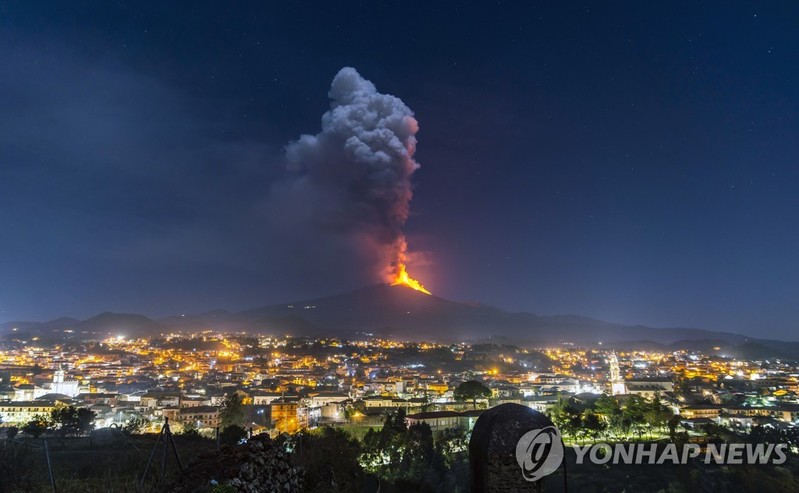 시칠리아 에트나 화산에 무슨 일이…8일새 6차례 분화