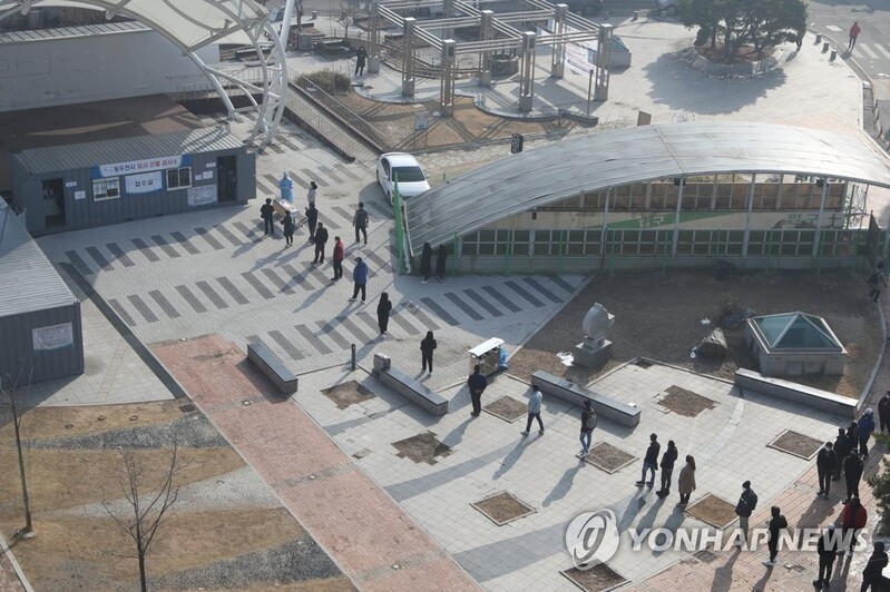 2 USFK service members, Korean contractor test positive for virus