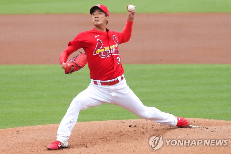 (LEAD) Cardinals' Kim Kwang-hyun struggles in spring debut vs. Mets
