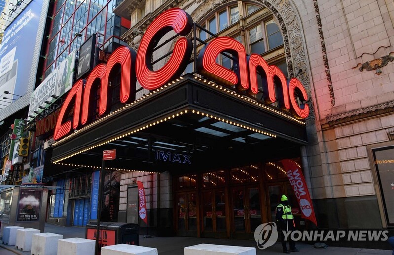 "팝콘을 준비하세요"…1년 만에 문 연 뉴욕 영화관
