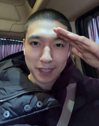 Day6's leader Sung-jin leaves for the military after finishing up an upcoming album