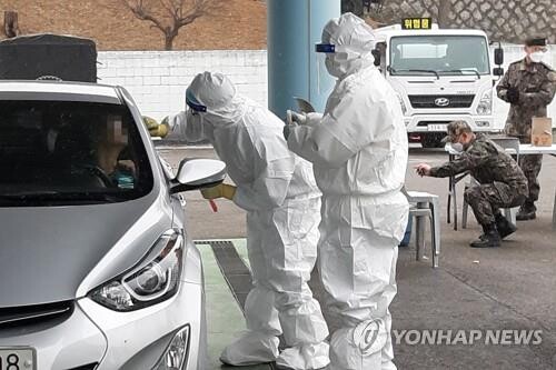 (LEAD) 3 draftees, 1 civilian worker for military test positive for COVID-19