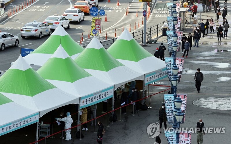 (LEAD) New infections rebound to 400s, AstraZeneca vaccine rollout to continue