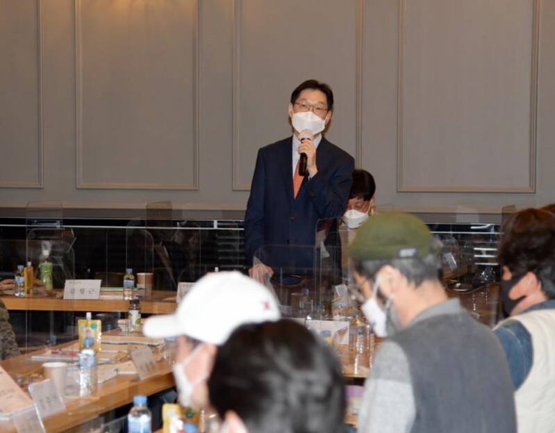 [동정] 김경수 경남지사, 드라마 '미치지 않고서야' 대본 리딩장 방문