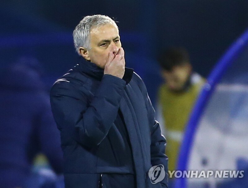 모리뉴 토트넘 감독, 유로파리그 탈락에 "선수들 기본이 안됐어"