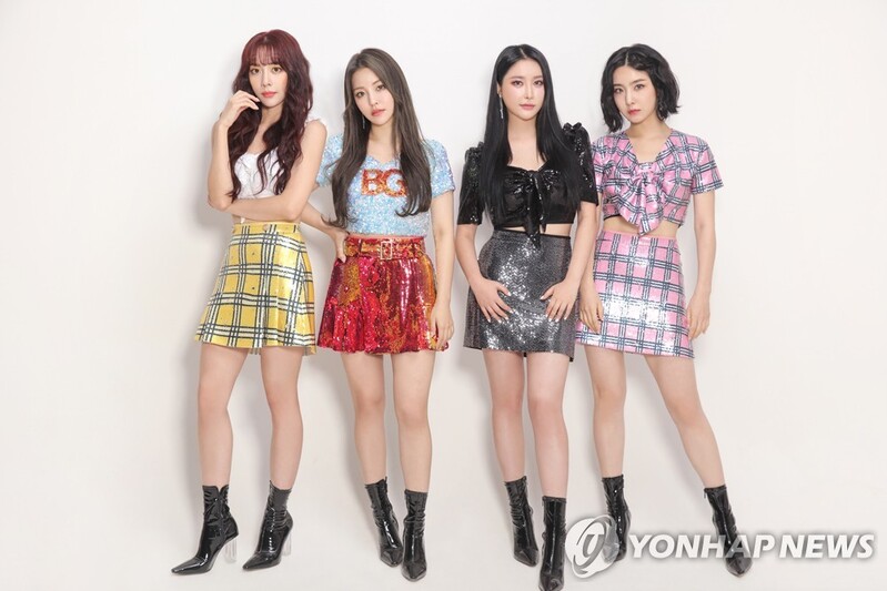 역주행 중심 선 '밀보드'…걸그룹 위문공연 곡 잇달아 재조명