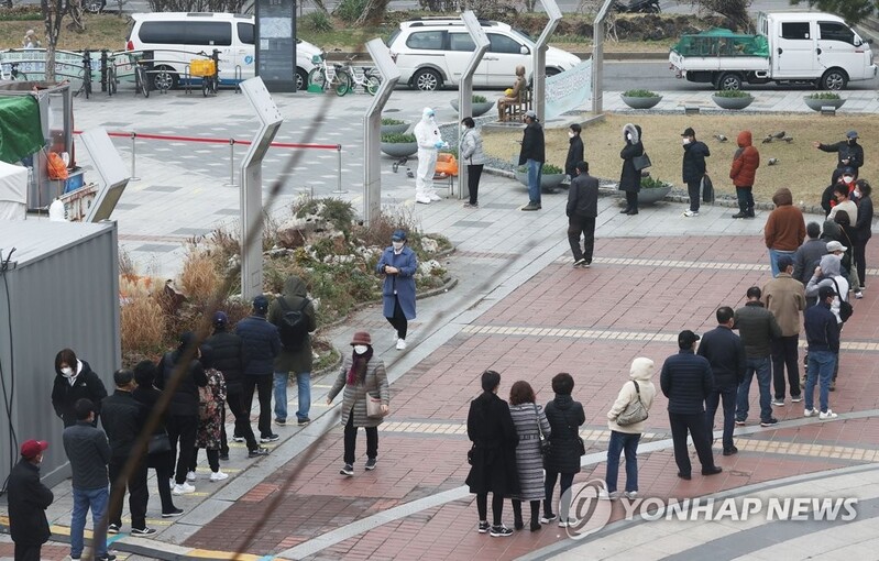 (5th LD) New virus cases above 400 for 5th day on cluster infections