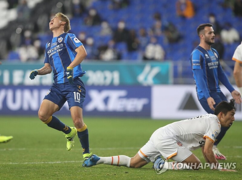 Decimated nat'l football team replaces injured midfielder