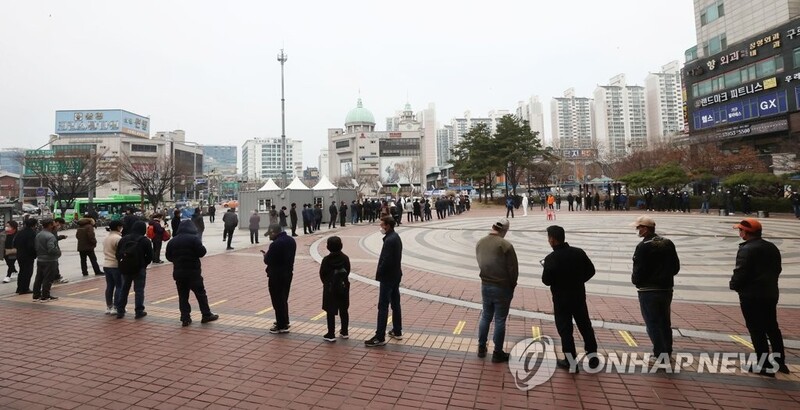 New infections in 400s for 6th day, no clear signs of slowdown in sight