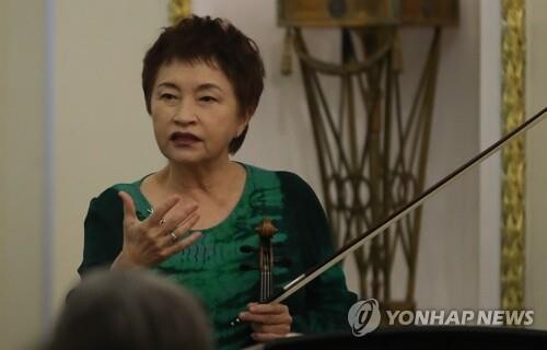 Violinist Chung cancels performance at int'l music festival due to finger injury
