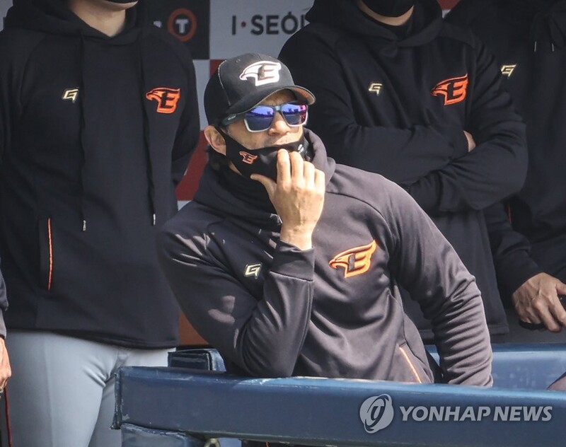 'Old school' manager for KBO club likes how baseball is played in Korea