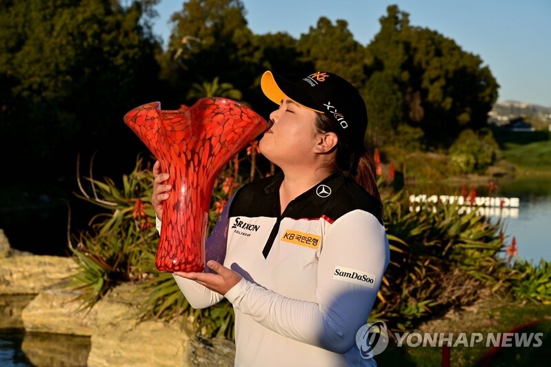 (LEAD) Park In-bee earns 1st LPGA win of season in California