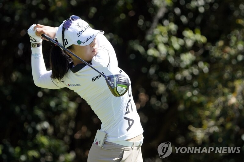 세계 1위 고진영 "디펜딩 챔프로 온 느낌…나 혼자 하이 파이브"