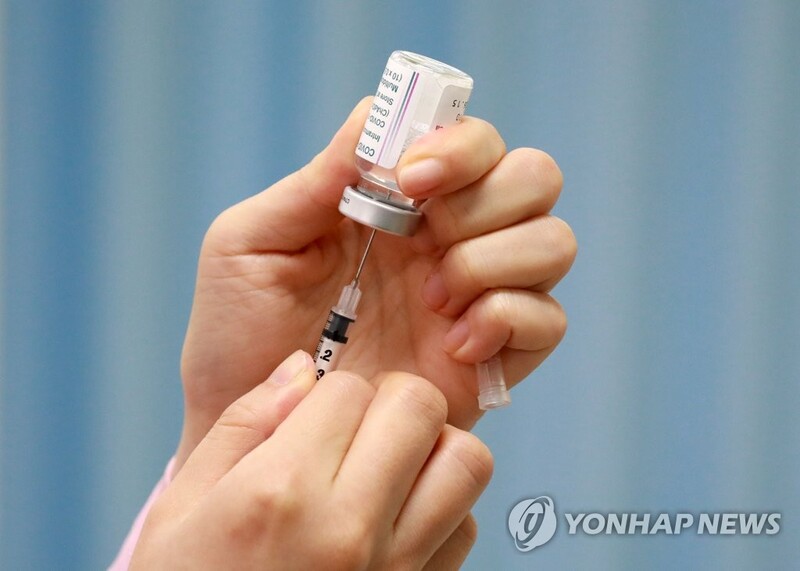 Over 70 pct of S. Koreans willing to receive COVID-19 vaccine shots: poll